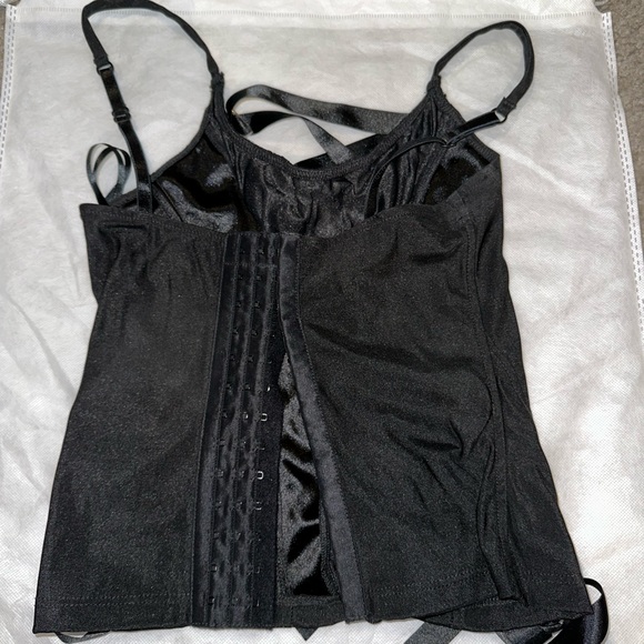 Corset - Picture 2 of 2